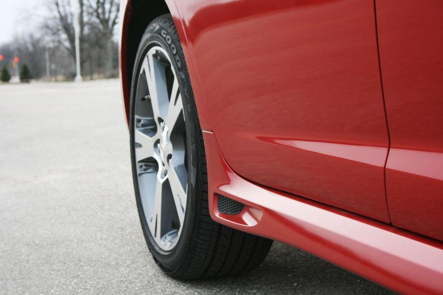 Детали экстерьера Pontiac Vibe GT 2009 года  (фото 37 из 42)
